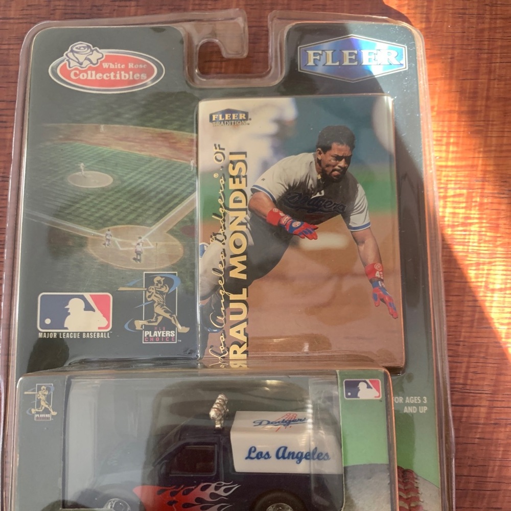 fleer los angeles dodgers raul mondesi box sealed